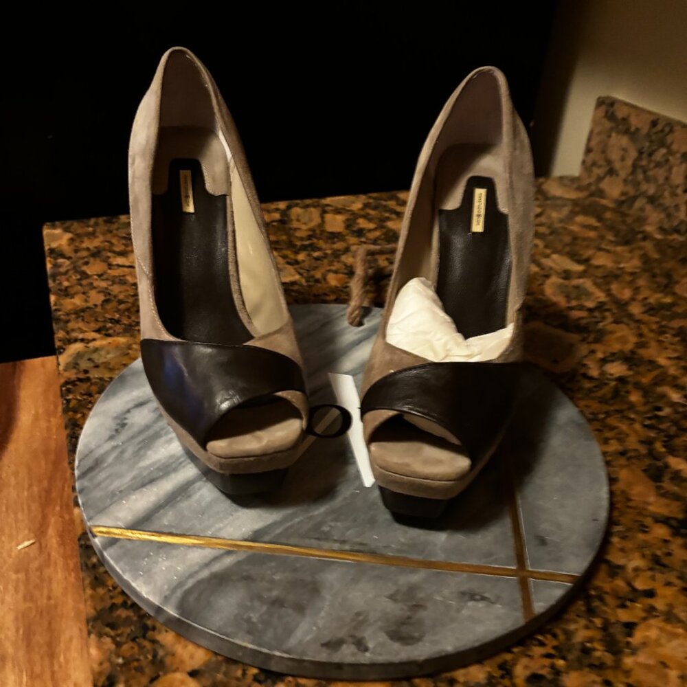 Max Studio Platform Heels In EXCELLENT CONDITION! - Picture 5 of 6